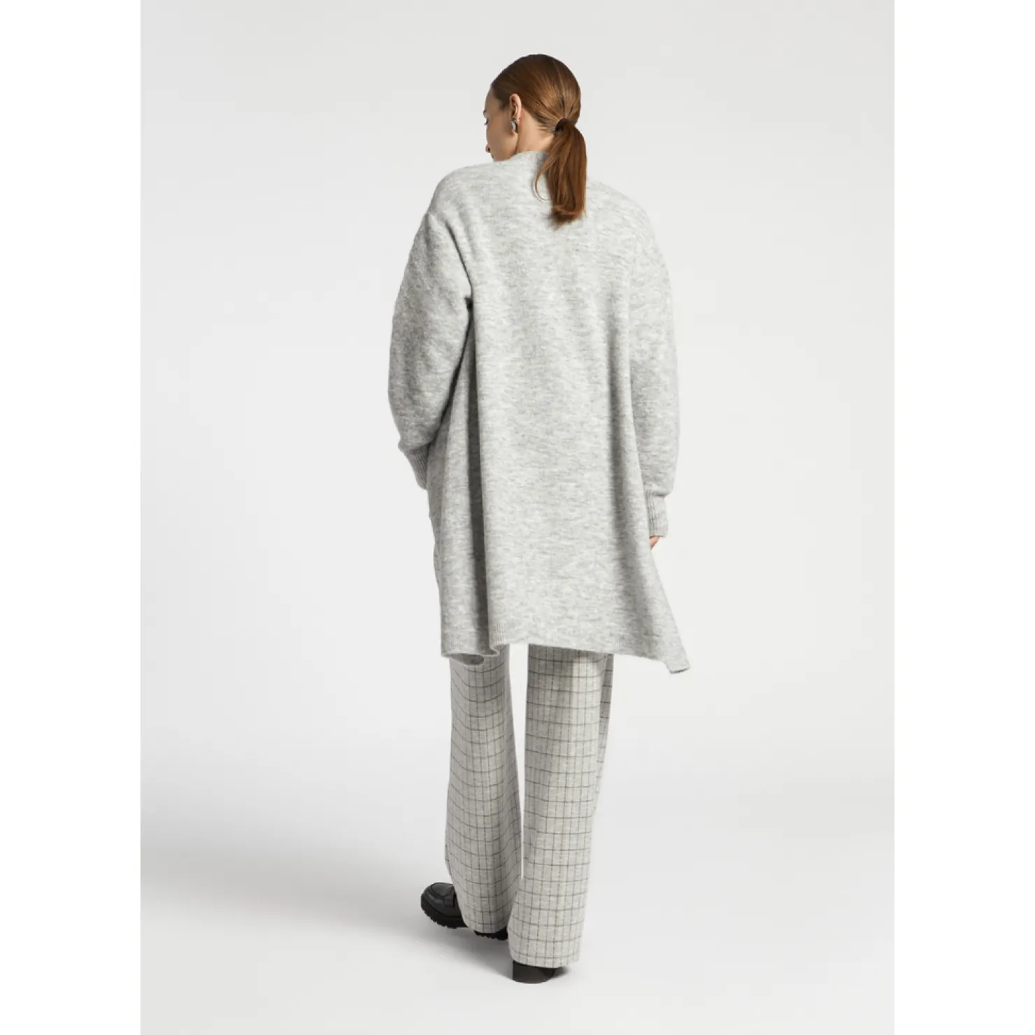 lange_gilet_van_alpacawol_11.webp DAMES Xandres Lange gilet van alpacawol