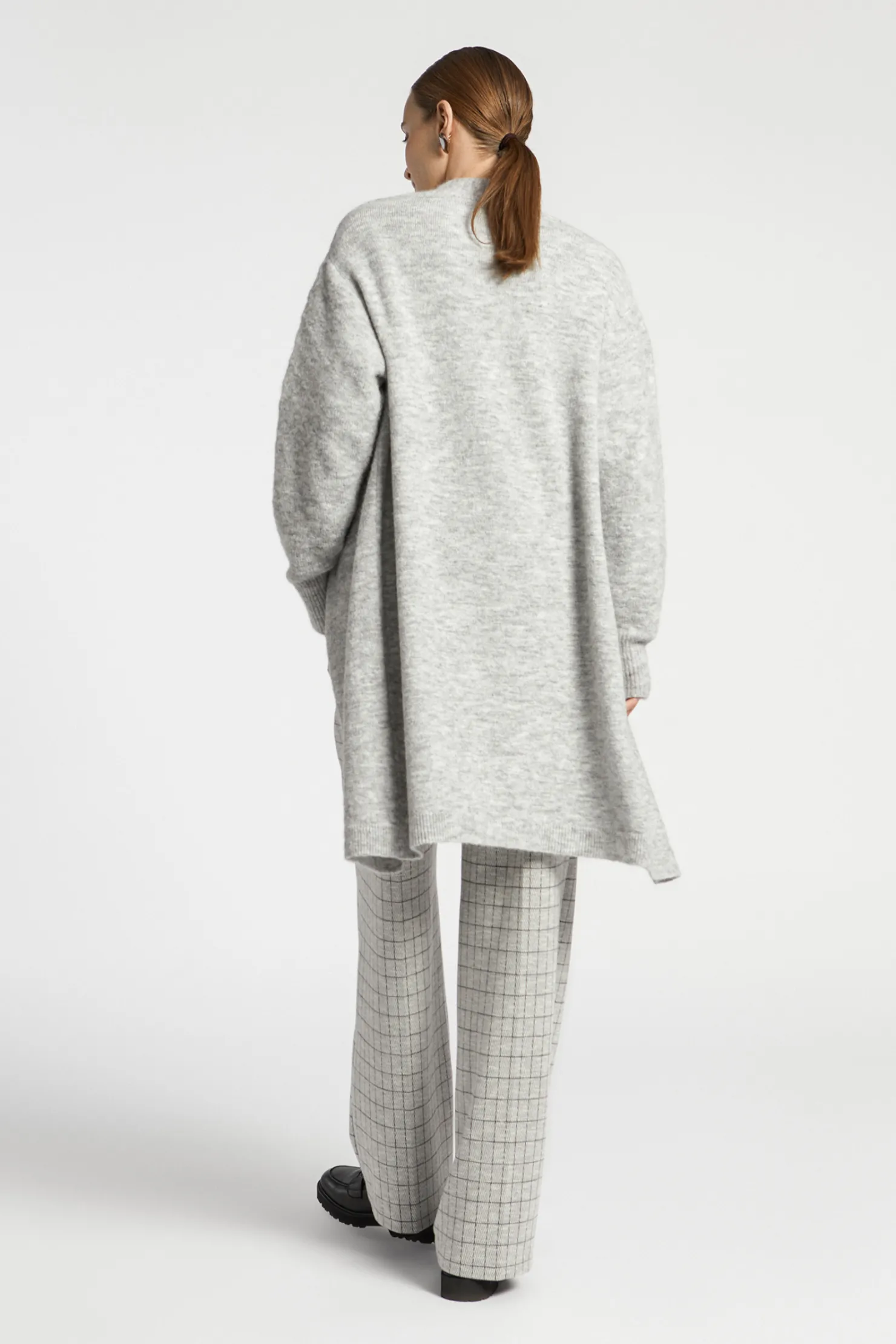 lange_gilet_van_alpacawol_3-1.webp DAMES Xandres Lange gilet van alpacawol