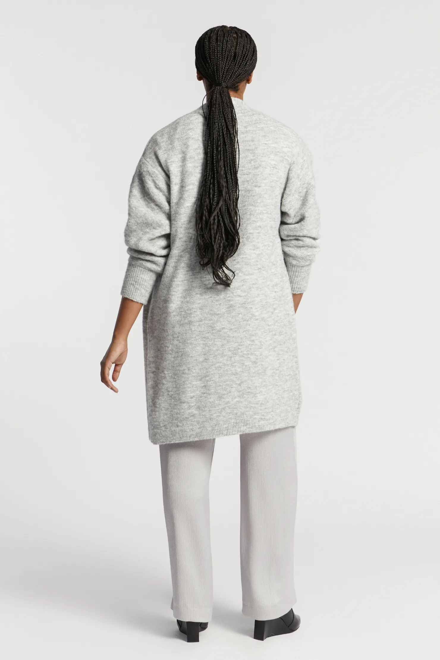 lange_gilet_van_alpacawol_6.webp DAMES Xandres Lange gilet van alpacawol