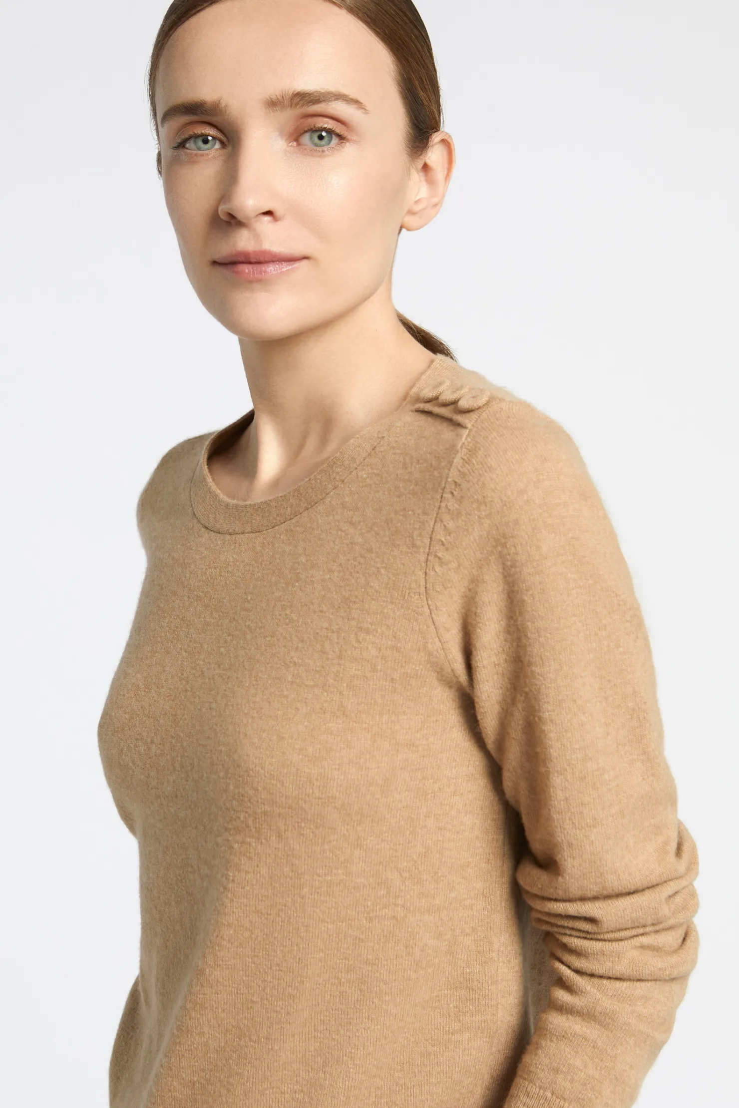 pull_met_knopen_op_schouder_2-1.webp DAMES Xandres Pull met knopen op schouder